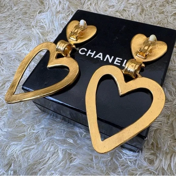 Chanel | Double Heart Dangle Earrings Gold Plated - Picture 7 of 8
